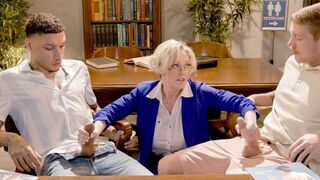 سكس امهات الهدوء من فضلك سأتعامل مع هذا الزبر - xnx