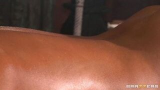 امرأة سمراء تحصل على زب حبيبها سكس تدليك - xnx