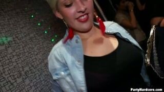 سكس جماعي زبي أكبر من زب أبي - xnx