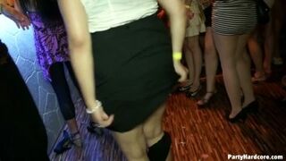 سكس جماعي لا تخجلي من طلب المساعدة - xnx